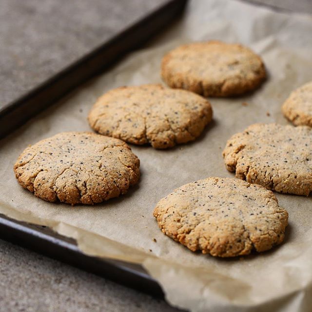 Chewy Vegan Almond Cookies
